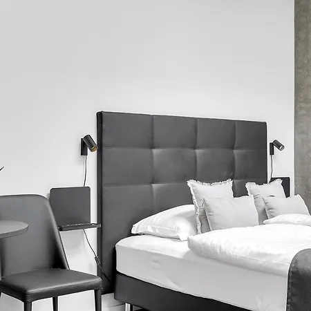 Vera Hotel *